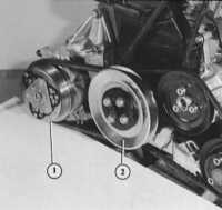 Натяжение клинового либо поликлинового ремня Audi 80