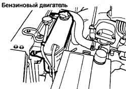 Расширительный бачок охлаждающей жидкости бензинового двигателя