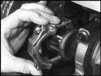 5.10 Снятие сборки поршней с шатунами